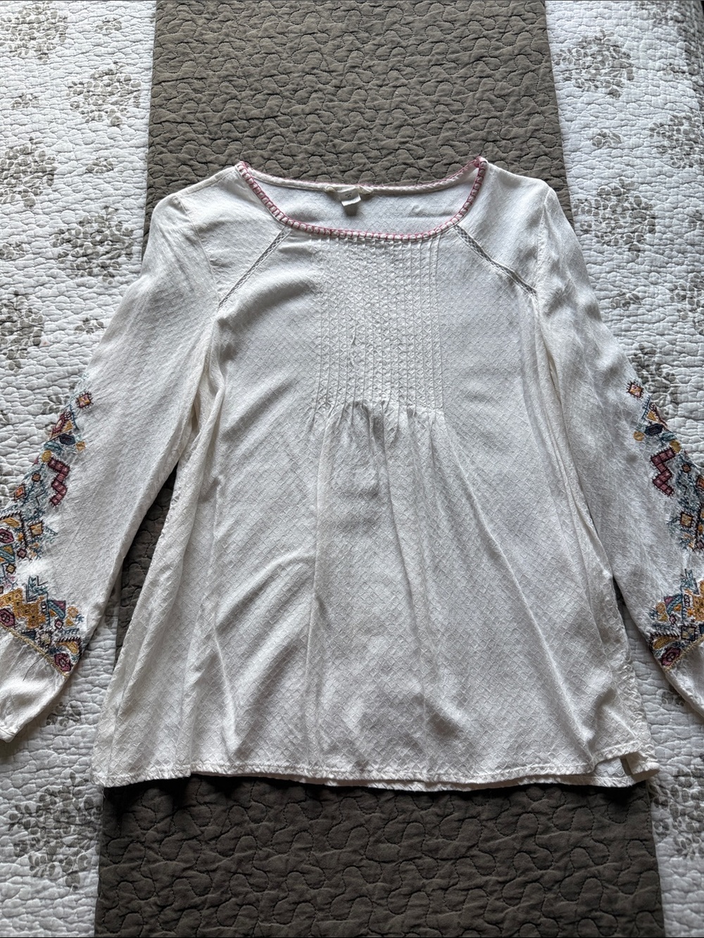 Caslon Ivory Embroidered Boho Long-Sleeve Tunic with Pink Trim